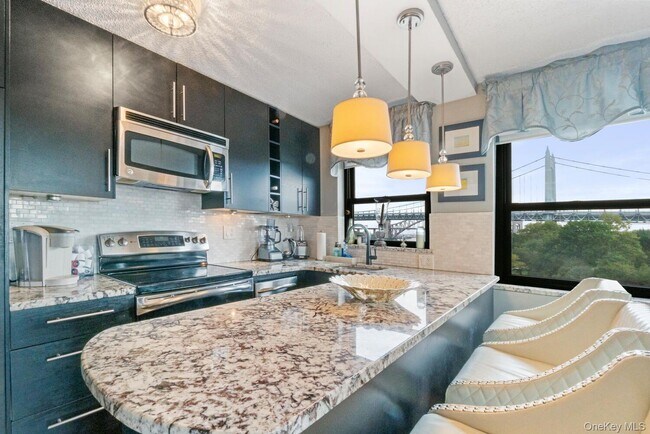 Building Photo - 25-40-40 Shore Blvd