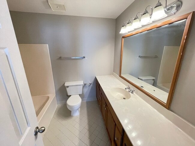 Building Photo - Fairmont Court townhome available close to...