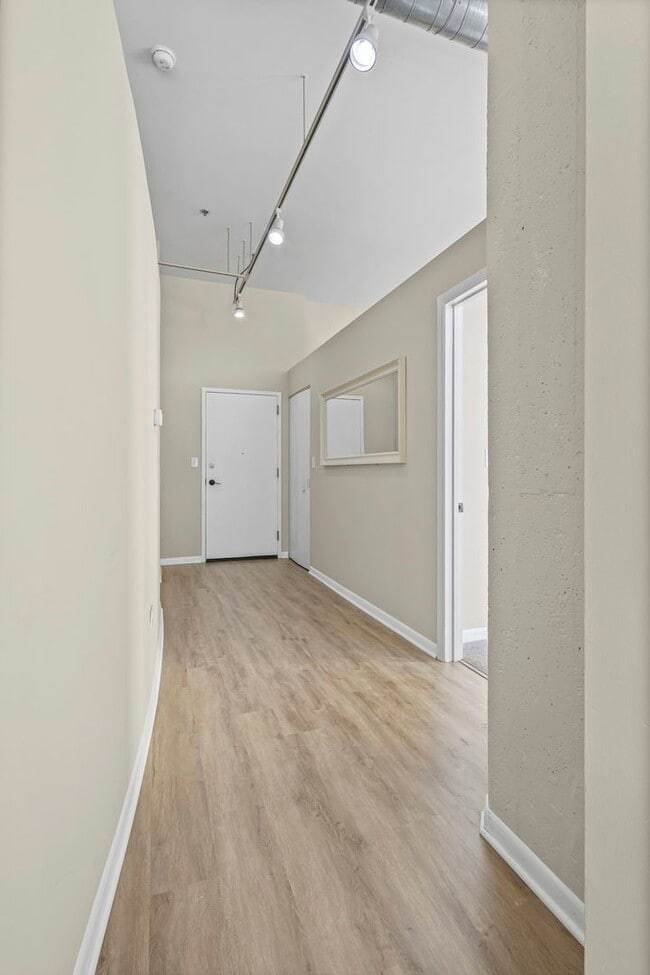 Building Photo - 1550 S Blue Island Ave