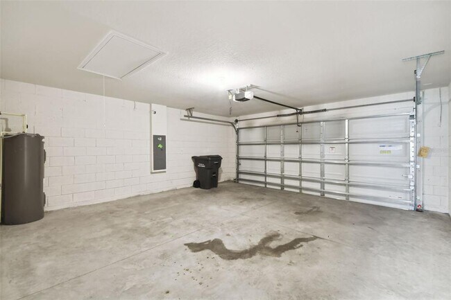 Building Photo - 360 Cimarron Ct