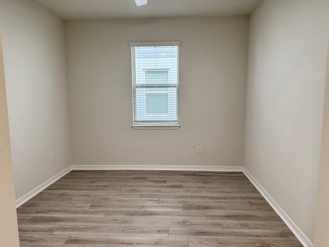 Building Photo - 5110 Levana St