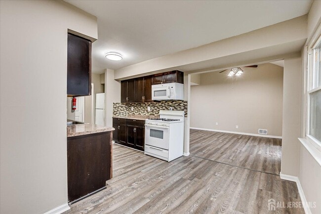 Building Photo - 142 Beverly Hill Terrace