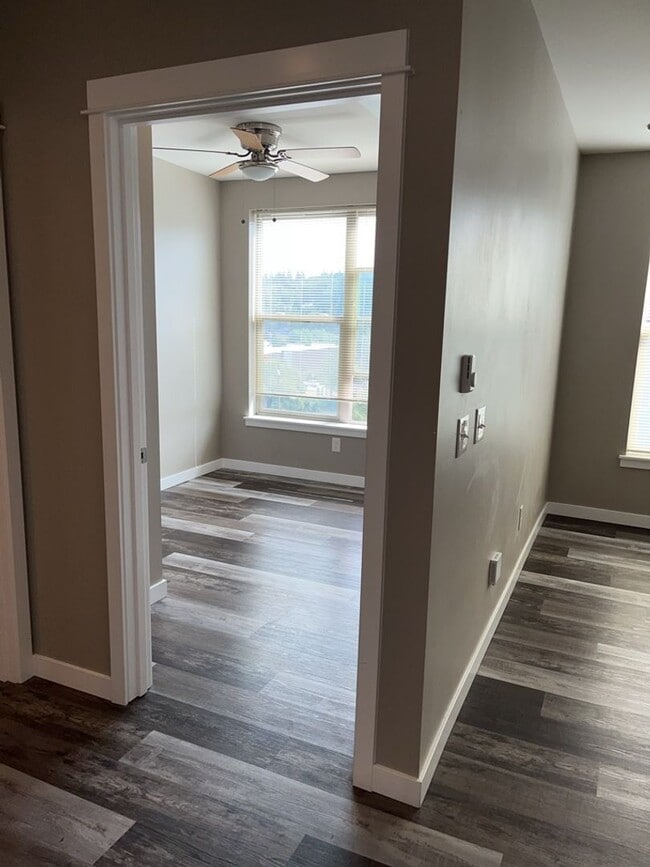 Building Photo - PRE-LEASING FOR 2026!