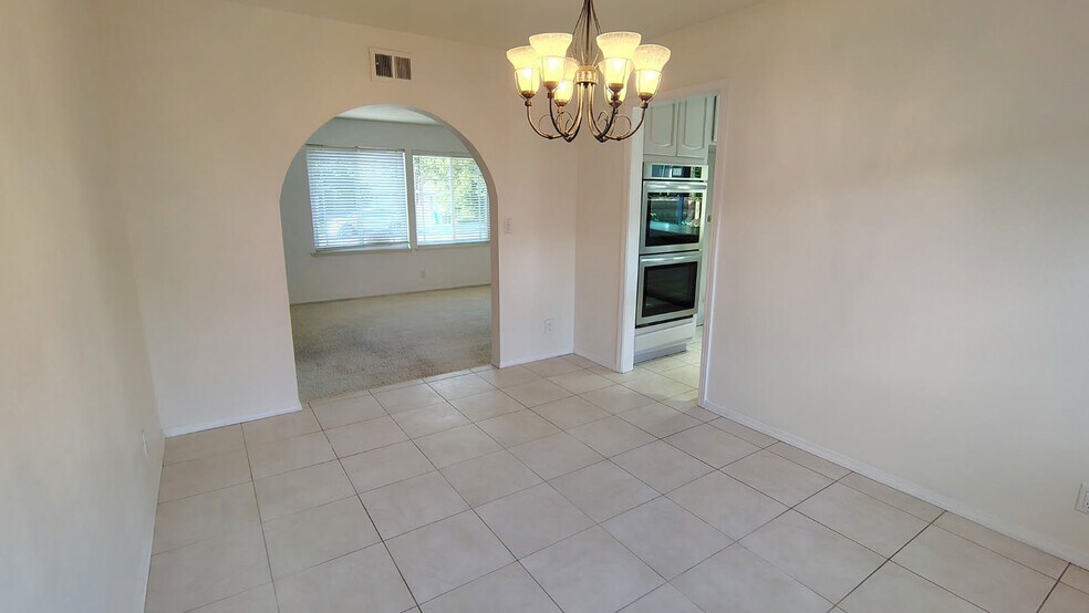 Building Photo - 1930 Adrian St