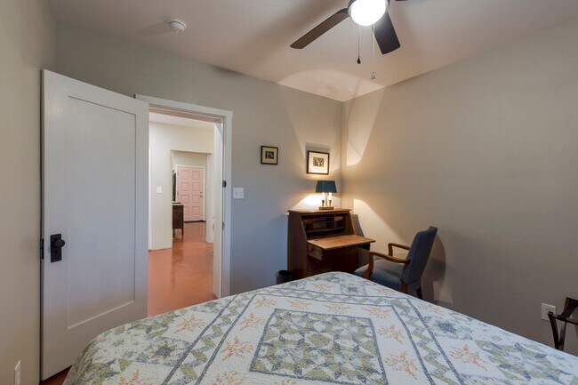 Building Photo - 3816 E Lee St