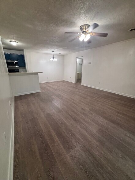Building Photo - 1211 Metze Rd