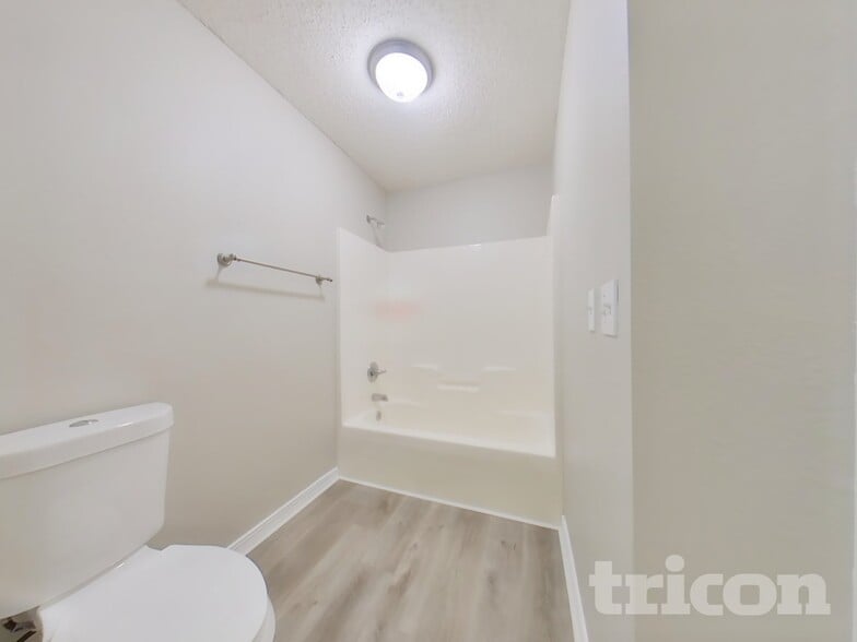 Building Photo - 2727 Fox Creek Dr E
