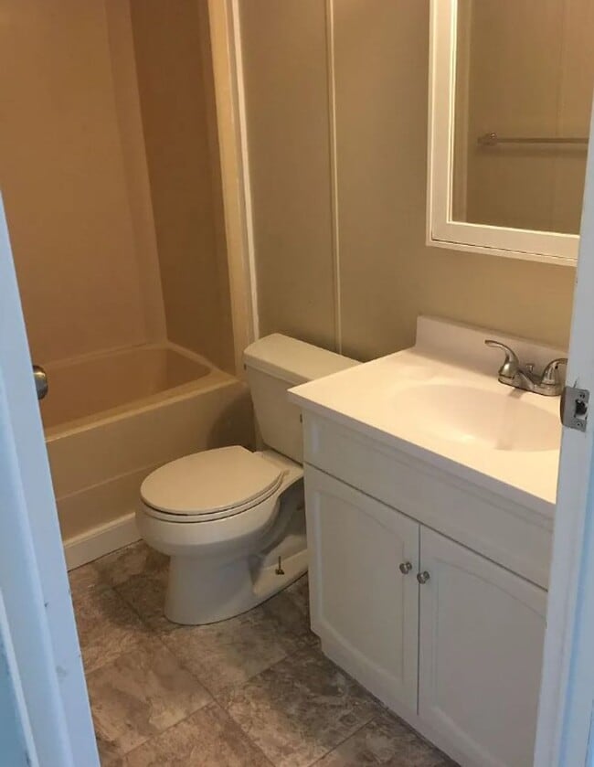 Building Photo - 2567 500 E