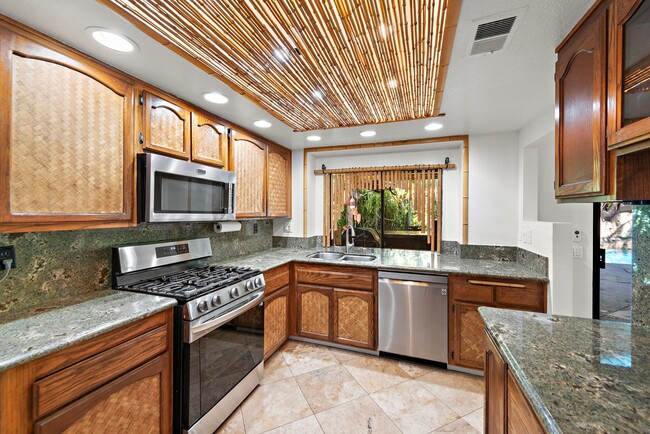 Building Photo - 2967 Bonanza