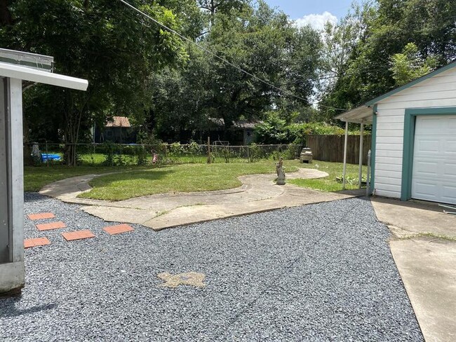 Building Photo - 8914 Linda Vista Rd