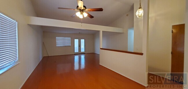 Building Photo - Lovely 3 Bedrooms 2 bath Home For Rent