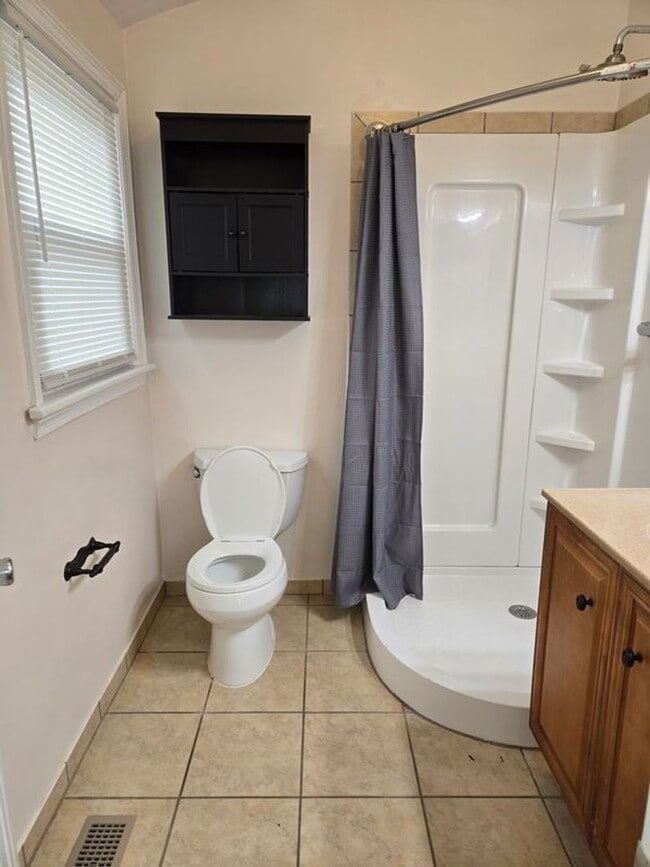 Building Photo - Move In Ready!