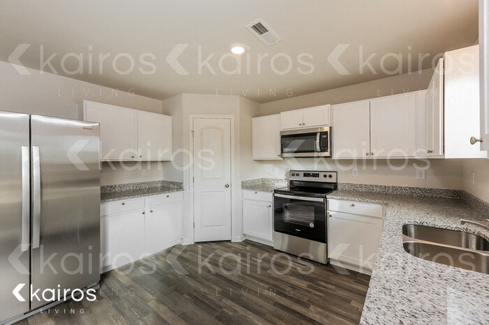 Building Photo - 845 VISTAMOUNT PATH