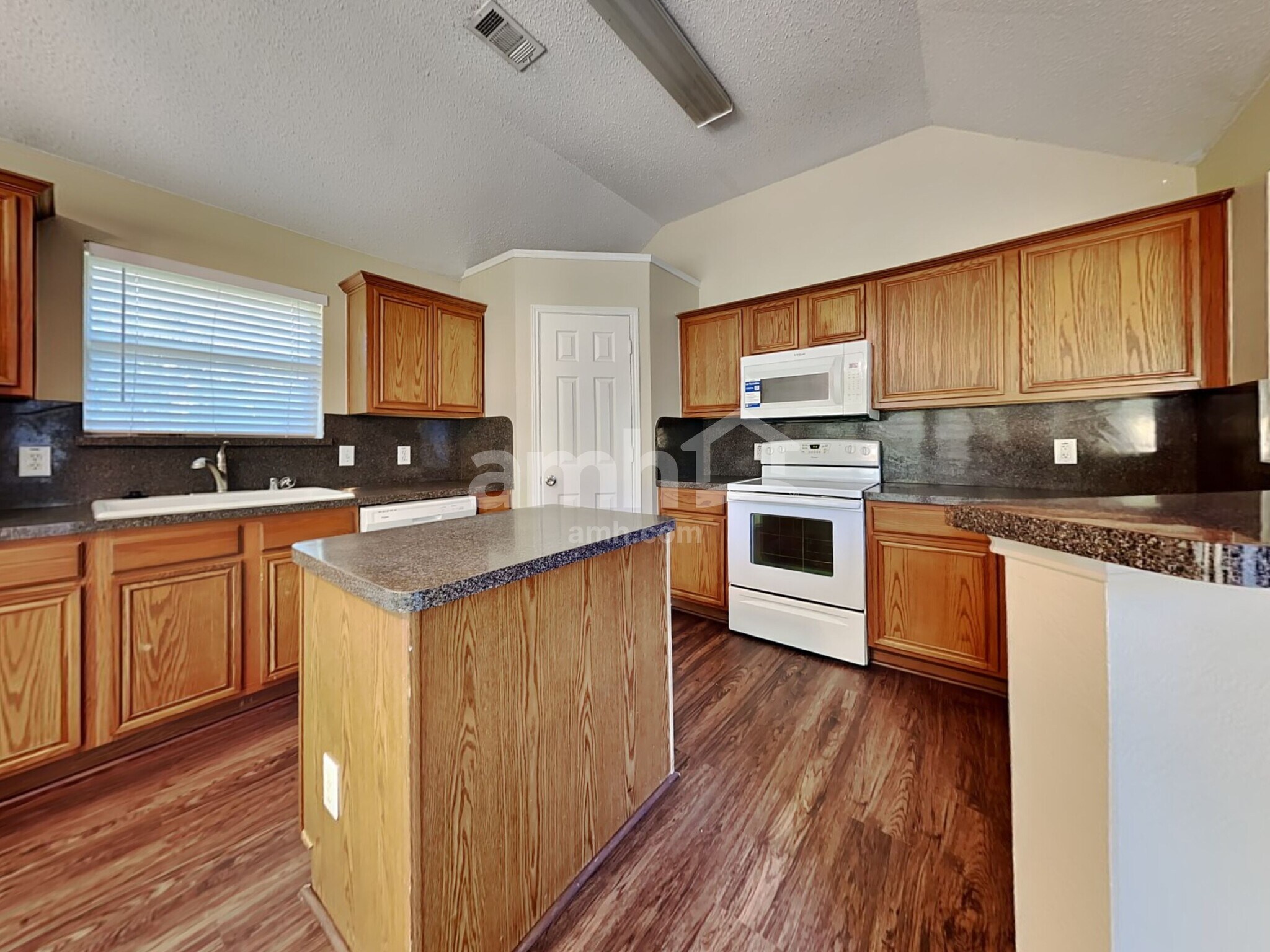 Building Photo - 733 Grandview Ave