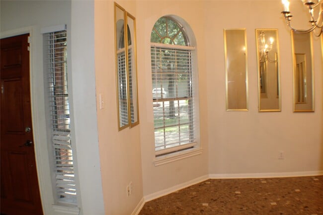 Building Photo - 119 Lissa Ln