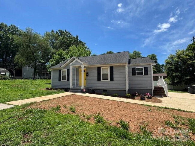 Primary Photo - 2401 Roslyn Ave