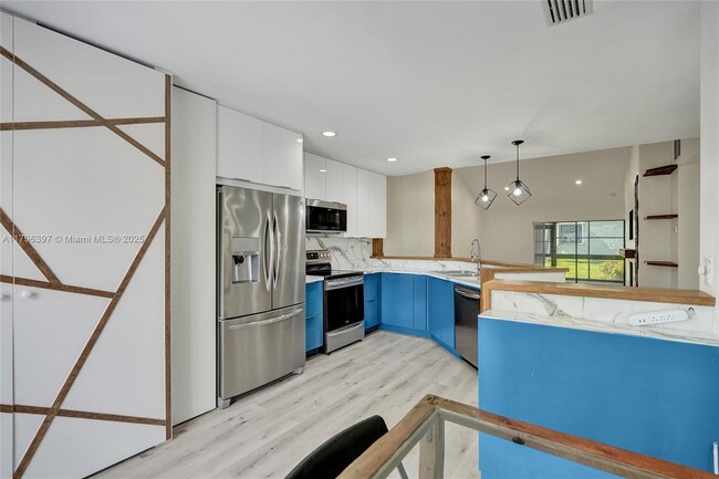 Building Photo - 155 Love Crescent