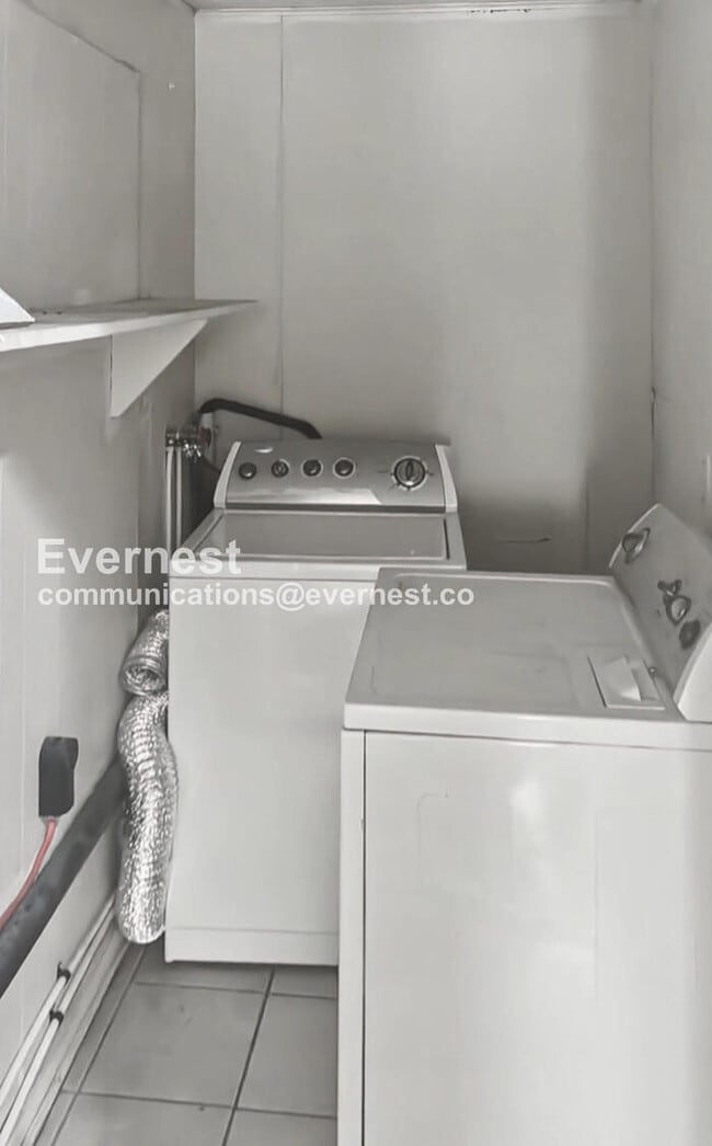 Building Photo - 490 Gage St