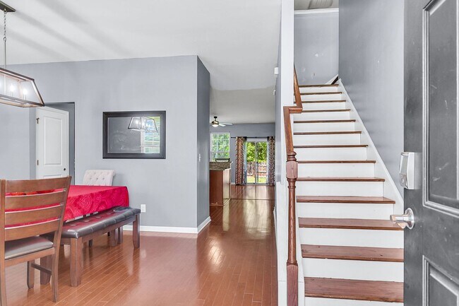 Building Photo - Beautiful & Bright 5BR Home with Large Bac...
