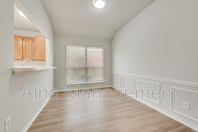Building Photo - 1443 Chapman Dr