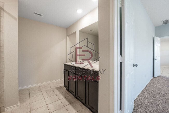 Building Photo - 3 bedroom 2 bath in Yowell Ranch