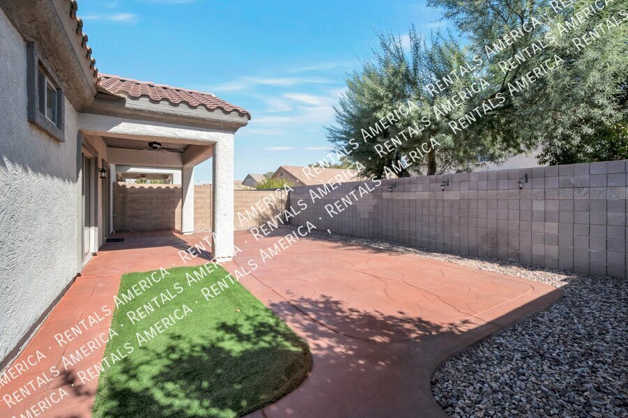 Building Photo - 3051 S Eugene