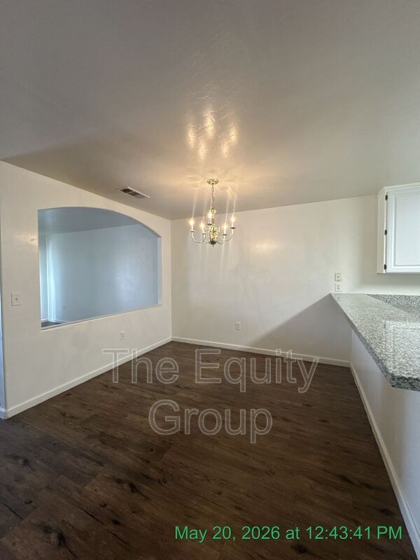 Building Photo - 407 N Park St