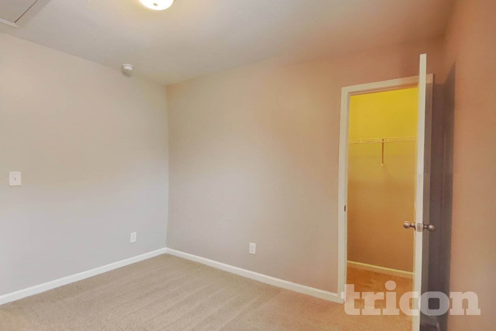 Building Photo - 427 Randolph Dr