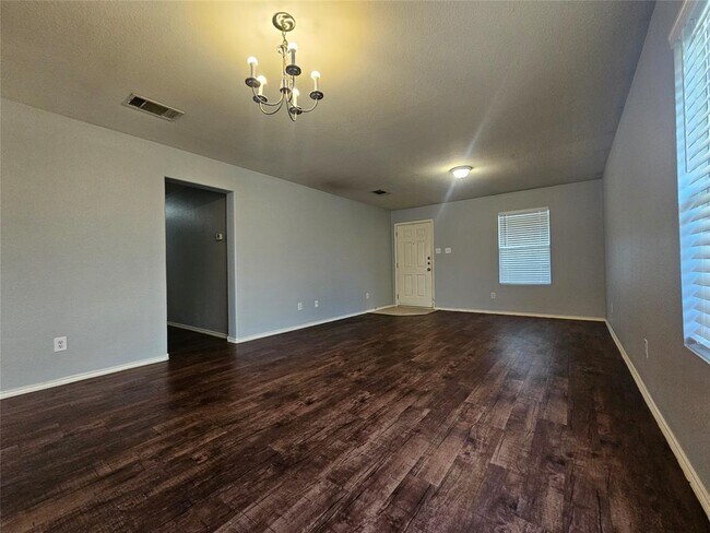 Building Photo - 201 Bluebonnet Tr