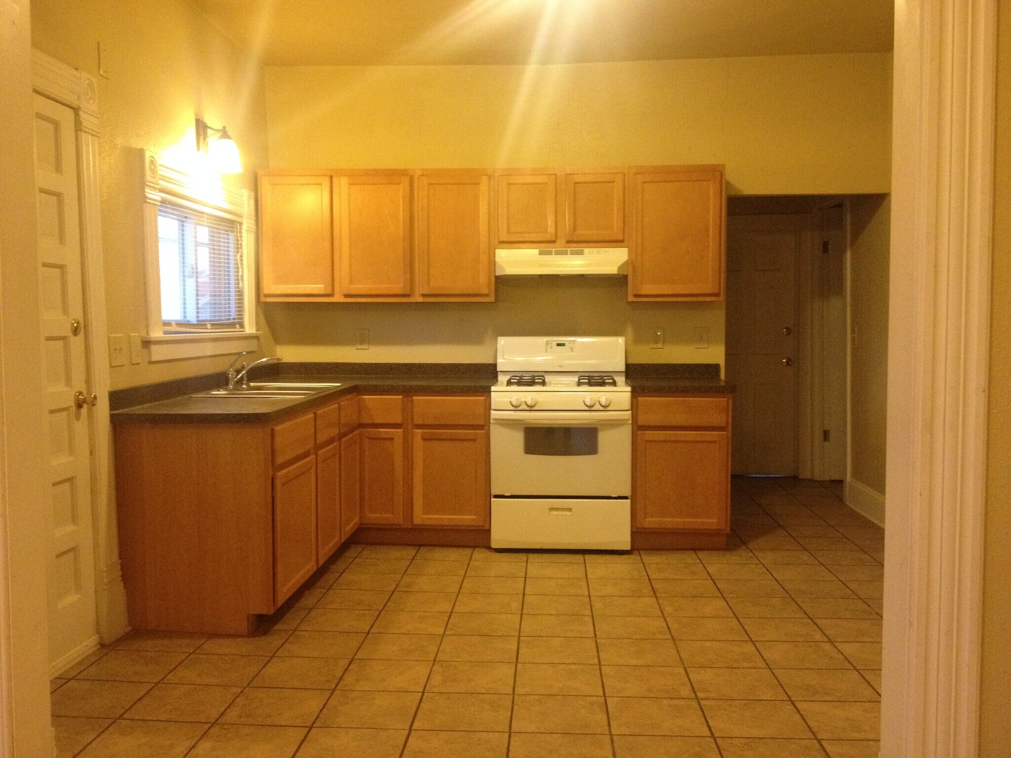 Building Photo - 2235 S Robinson Ave