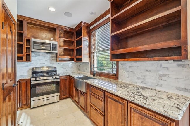 Building Photo - Incredible Unique Downtown Estate