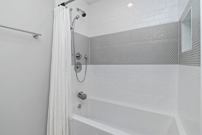 Building Photo - 2 Elm St