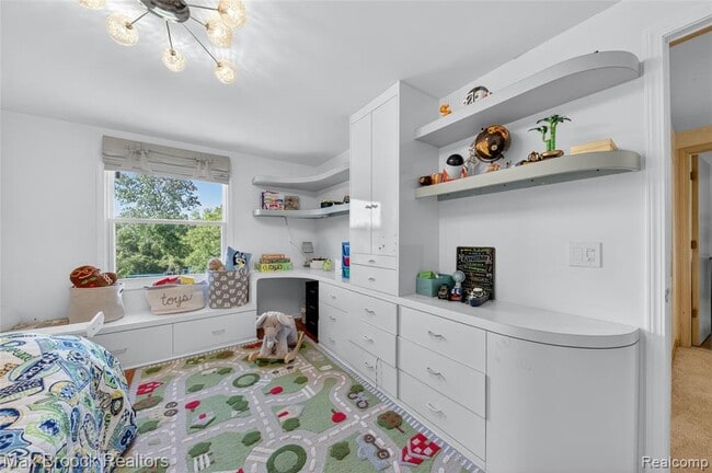 Building Photo - 30118 Kingsway Dr