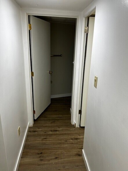 Building Photo - 918 Oak St