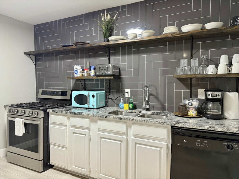 Building Photo - 215 Piedmont Ave NE