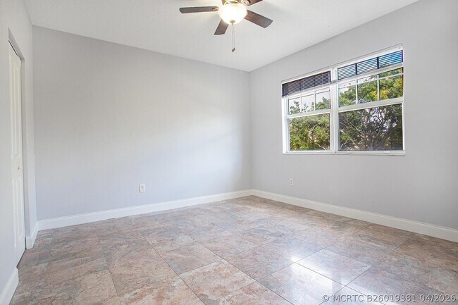 Building Photo - 5860 W Sample Rd