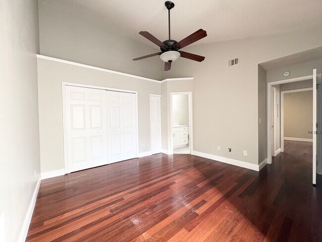 Building Photo - 690 Roaring Dr