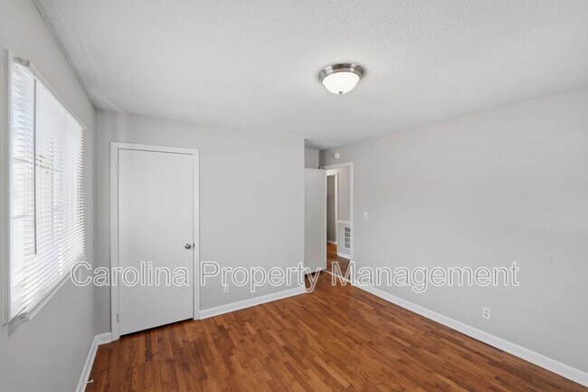 Building Photo - 1019 Carmel Dr