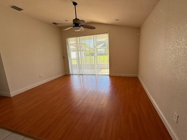 Building Photo - 4095 SW 51st Ct