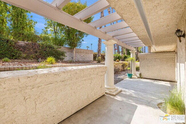 Building Photo - 505 S Farrell Dr
