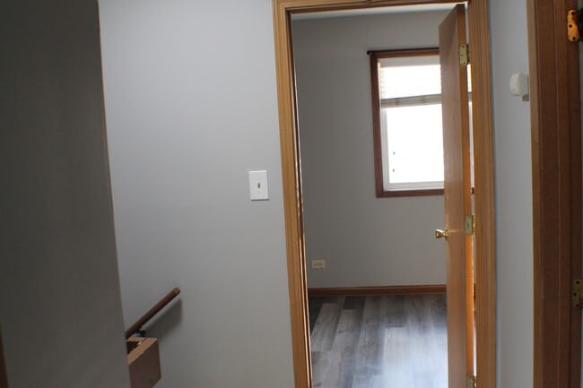 Building Photo - 422 Meadow Green Ln