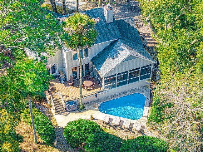 Building Photo - 8 Heath Dr