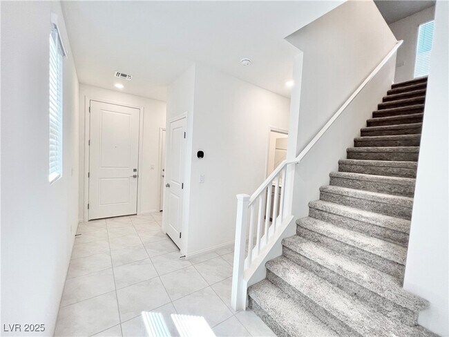 Building Photo - 8986 Lucky Crest St