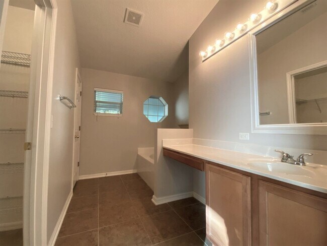 Building Photo - Beautiful 3 bedroom Port Orange Home!