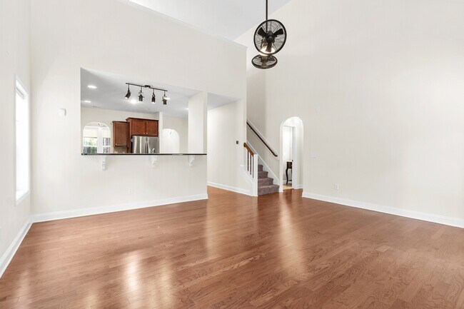 Building Photo - 1 Catalpa Ln N