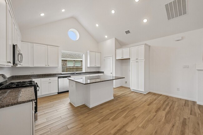 Building Photo - 7818 Palm Glade Dr