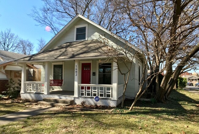 Primary Photo - Swan Lake Luxury Bungalow