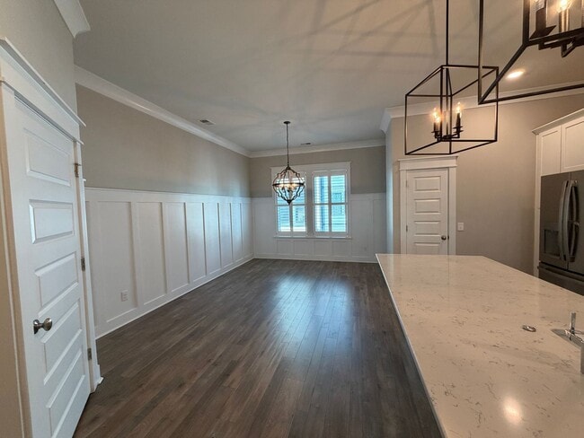 Building Photo - Midtown Townhouse