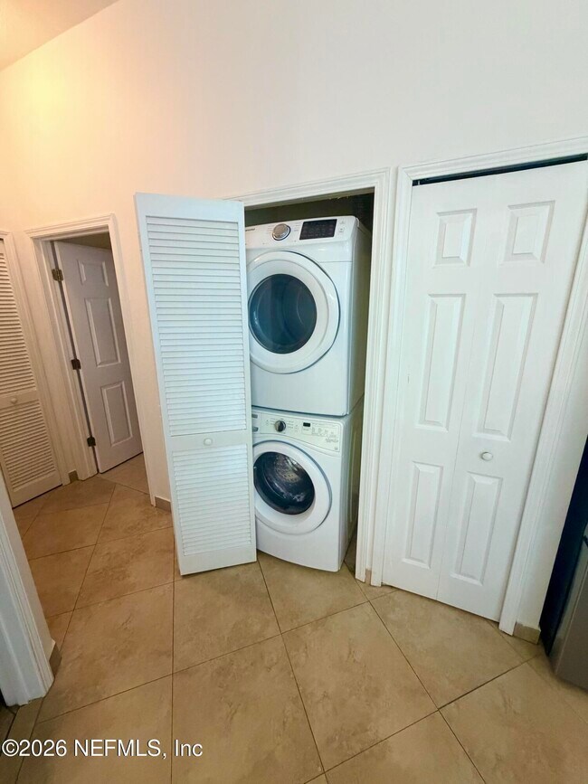 Building Photo - 9670 Amarante Cir