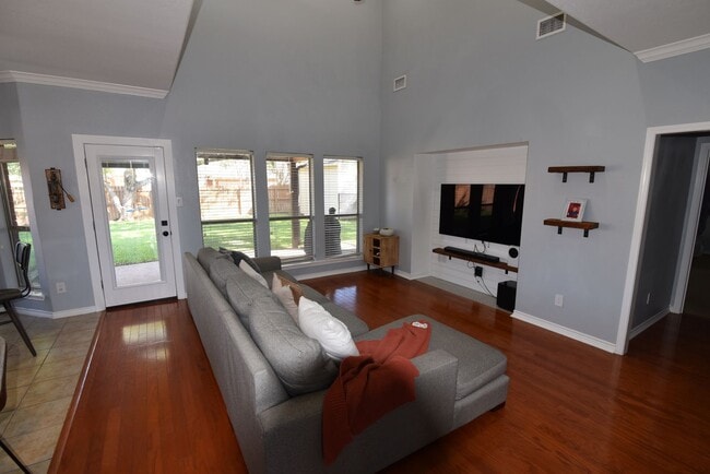 Building Photo - Great 4 Bedroom 2.5 Bathroom, In Bridle Ga...